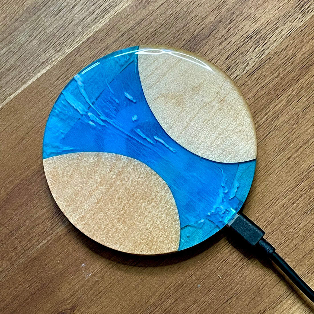 Wood and Resin Atlantic Shores Maple - Cell Phone Charging Pad