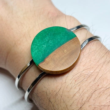 handmade jewelry, Minnesota local wood and resin artist. Emerald green resin with maple wood, platinum plated bracelet